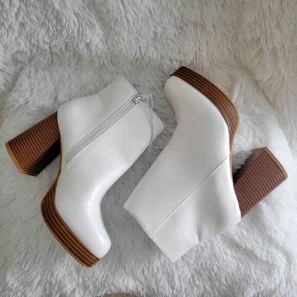SUGAR Women's Warrant Platform White Faux Leather Ankle Boots - 7M - Picture 6 of 9